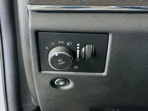 Used 2018 Jeep Grand Cherokee Limited RWD image 16