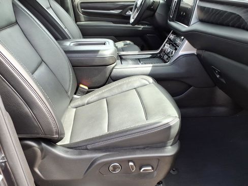 Used 2024 GMC Yukon XL Denali AWD/4WD image 7