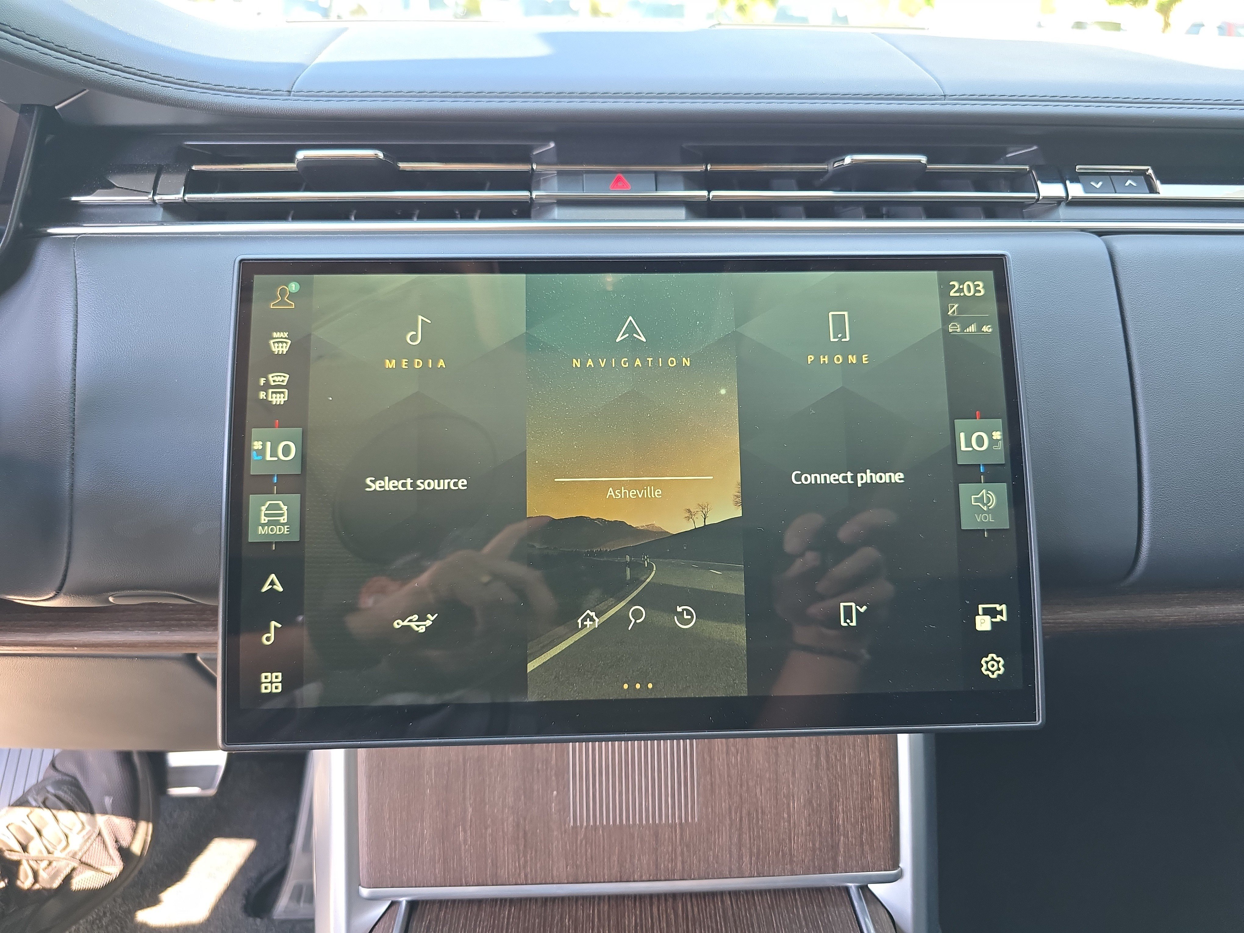 Certified 2024 Land Rover Range Rover Autobiography AWD/4WD image 27