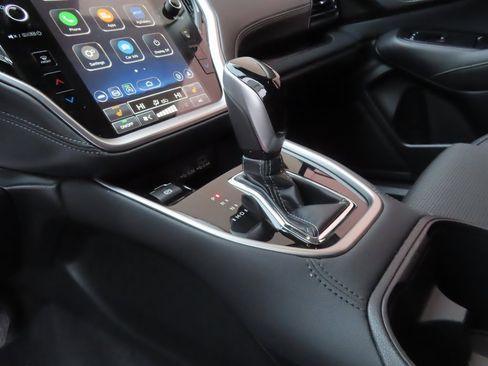 Used 2024 Subaru Outback Premium image 19