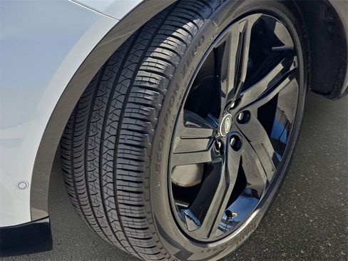 Used 2025 Land Rover Discovery Dynamic SE image 35