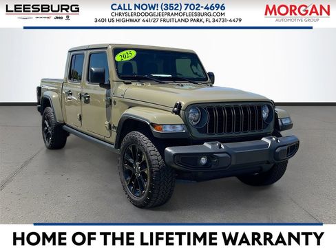 Used 2025 Jeep Gladiator Sport image 1