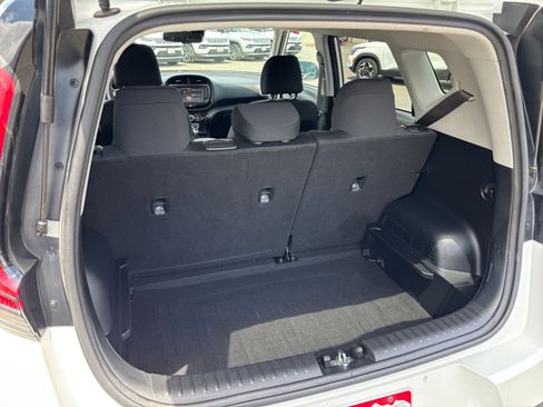 Used 2025 Kia Soul LX w/ LX Technology Package FWD image 29