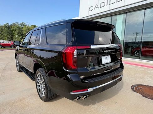 Used 2025 GMC Yukon Denali AWD/4WD image 3