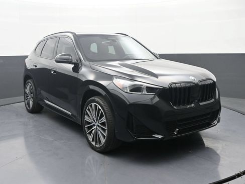 Used 2023 BMW X1 xDrive28i w/ Premium Package AWD/4WD image 3