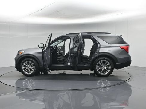 Certified 2021 Ford Explorer XLT w/ Equipment Group 202A RWD image 40