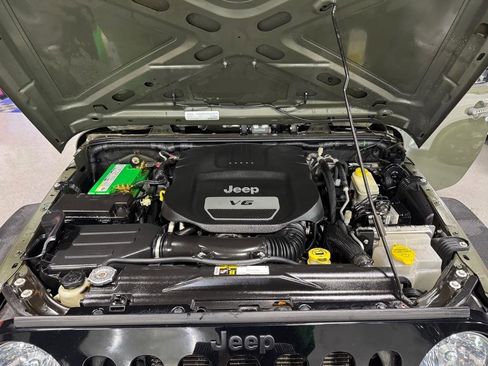 Used 2016 Jeep Wrangler Sport AWD/4WD image 9
