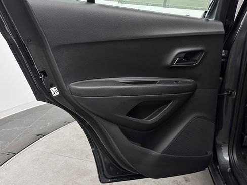 Used 2019 Chevrolet Trax LS FWD image 19