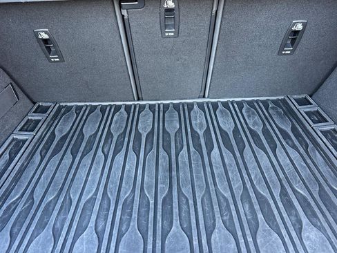 Used 2023 Land Rover Range Rover Evoque R-Dynamic SE image 14