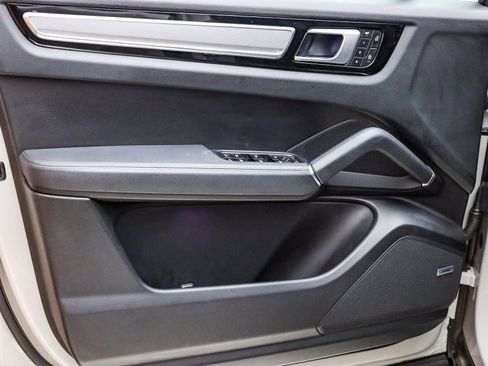 Used 2022 Porsche Cayenne Platinum Edition image 24