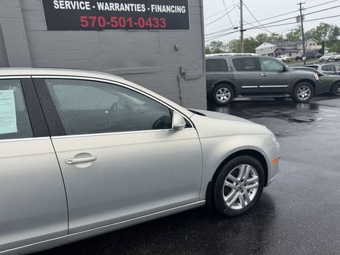 Used 2010 Volkswagen Jetta TDI FWD image 10