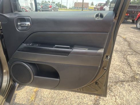 Used 2015 Jeep Patriot High Altitude FWD image 11