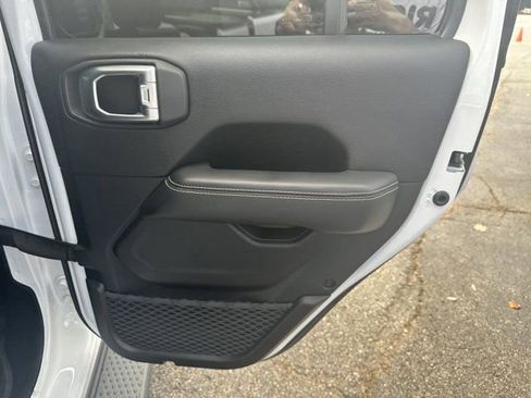 Certified 2020 Jeep Gladiator Overland image 19