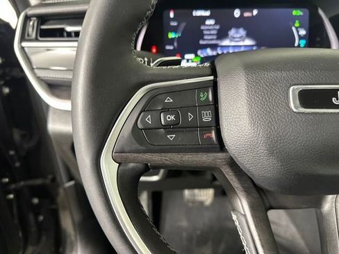 Used 2023 Jeep Grand Cherokee 4WD 4xe image 15