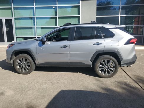 Used 2022 Toyota RAV4 Limited FWD image 3