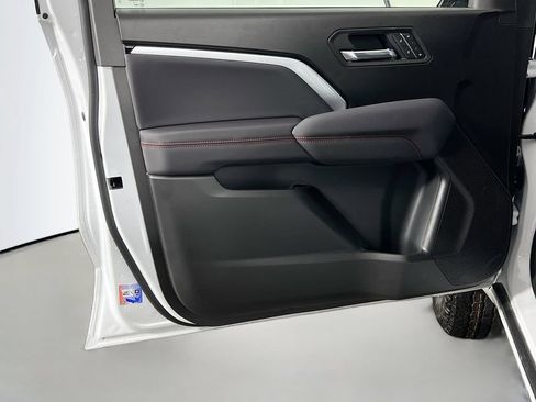 New 2026 Chevrolet Colorado Z71 w/ Midnight Edition AWD/4WD image 18