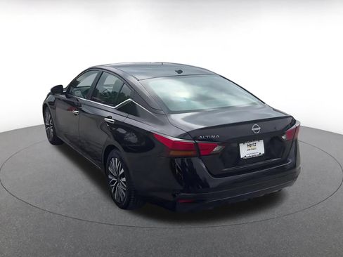 Used 2025 Nissan Altima 2.5 SV FWD image 11