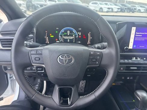 Used 2025 Toyota Camry SE image 16