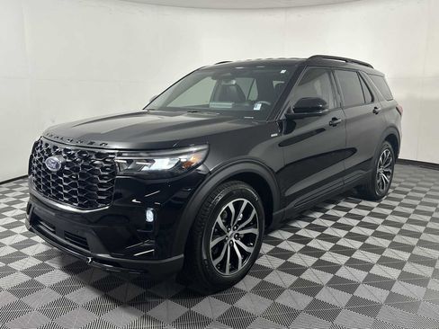 Used 2026 Ford Explorer ST-Line w/ Premium Package RWD image 3