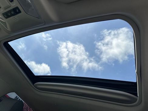 Used 2019 Toyota RAV4 XLE FWD image 24