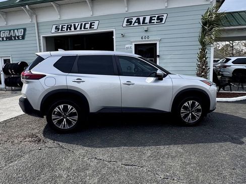 Used 2023 Nissan Rogue SV image 7