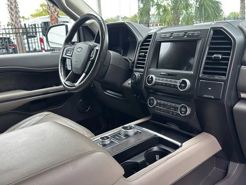 Used 2018 Ford Expedition Limited w/ Equipment Group 302A AWD/4WD image 12