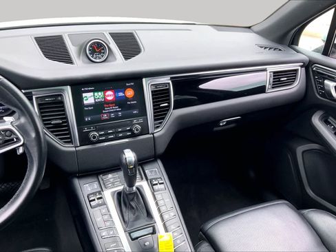 Used 2018 Porsche Macan AWD/4WD image 7