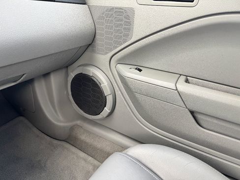 Used 2005 Ford Mustang Convertible image 30