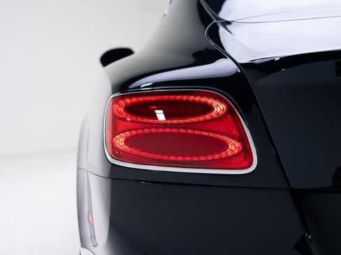 Used 2017 Bentley Continental GT image 29