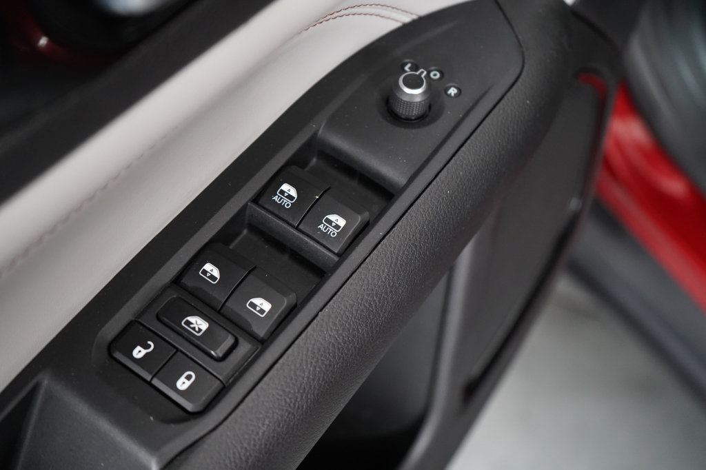 Certified 2025 Jeep Compass Limited AWD/4WD image 18