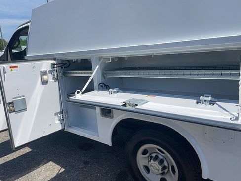 Used 2024 Chevrolet Express 3500 w/ Power Convenience Package RWD image 18