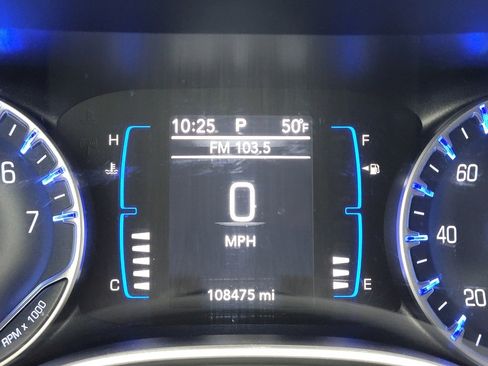 Used 2020 Chrysler Pacifica Touring-L image 22