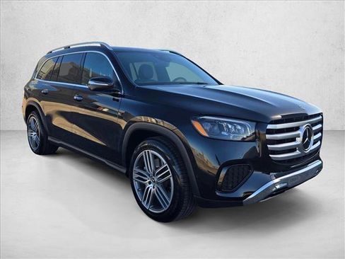 Certified 2025 Mercedes-Benz GLS 450 4MATIC image 3