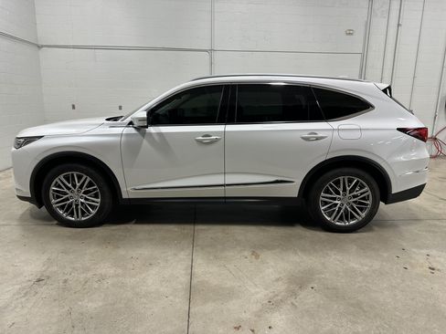 Used 2023 Acura MDX SH-AWD w/ Advance Package image 7