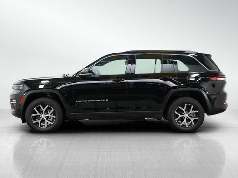 Used 2025 Jeep Grand Cherokee Limited AWD/4WD image 2