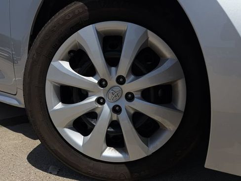 Used 2025 Toyota Corolla LE FWD image 10