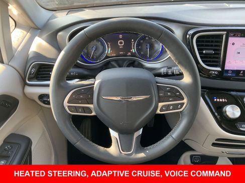 Used 2023 Chrysler Pacifica Touring-L FWD image 6