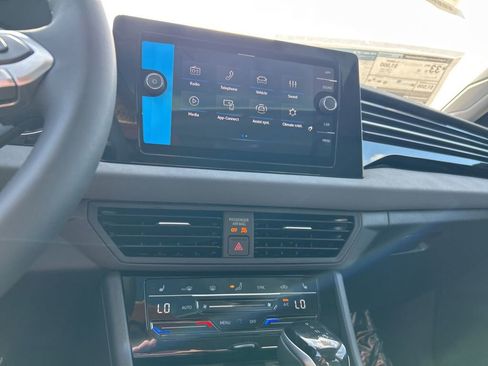 New 2026 Volkswagen Jetta SE FWD image 33