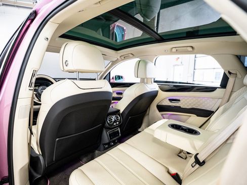 Used 2021 Bentley Bentayga image 56