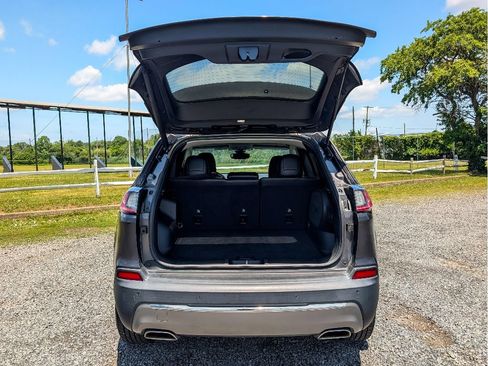 Used 2019 Jeep Cherokee Limited AWD/4WD image 7