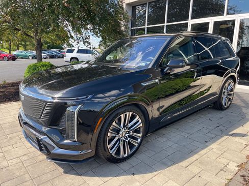 Used 2026 Cadillac Vistiq Sport w/ LPO, Floor Liner Package AWD/4WD image 4