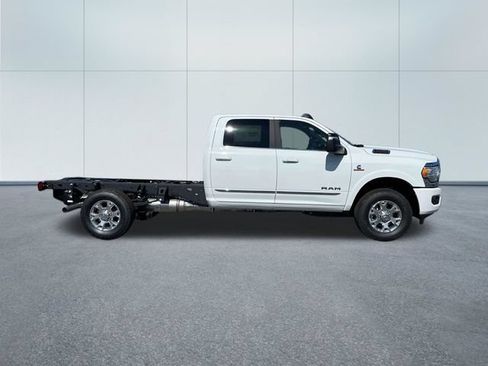 Used 2024 RAM 3500 Limited AWD/4WD image 2