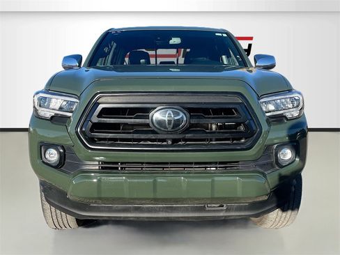 Used 2022 Toyota Tacoma Limited image 2
