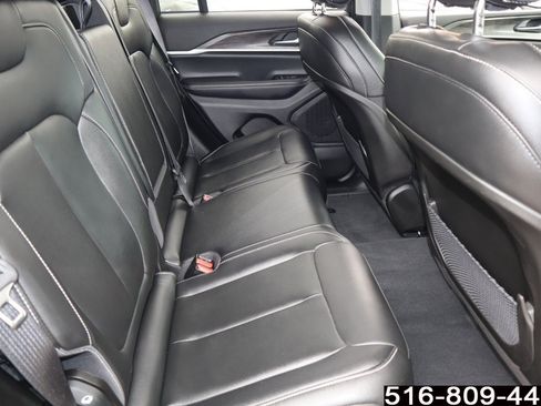 Used 2024 Jeep Grand Cherokee Limited w/ Black Appearance Package image 33