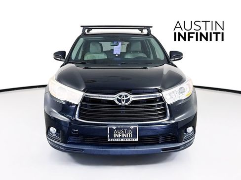 Used 2014 Toyota Highlander Plus FWD image 2