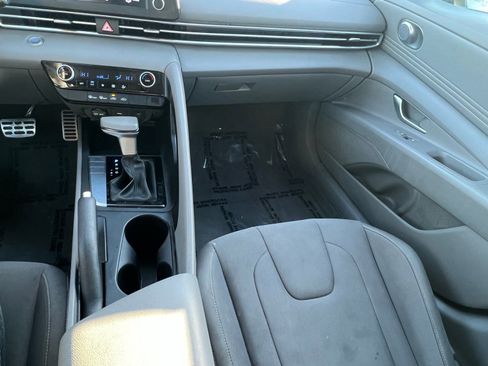 Certified 2025 Hyundai Elantra Sport image 34