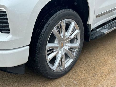 Used 2023 Chevrolet Silverado 1500 High Country w/ High Country Premium Package AWD/4WD image 9