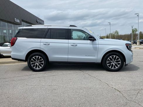 Used 2025 Ford Expedition Platinum AWD/4WD image 9
