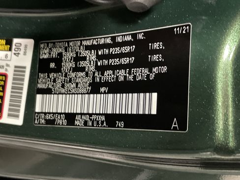 Certified 2022 Toyota Sienna XLE image 36