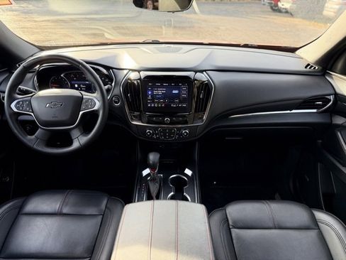 Used 2023 Chevrolet Traverse RS image 23